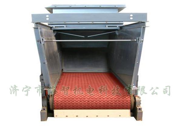 防腐蝕帶式（甲帶）給料機采用了防打滑膠帶，防止在物料輸送過程中造成撒料后果